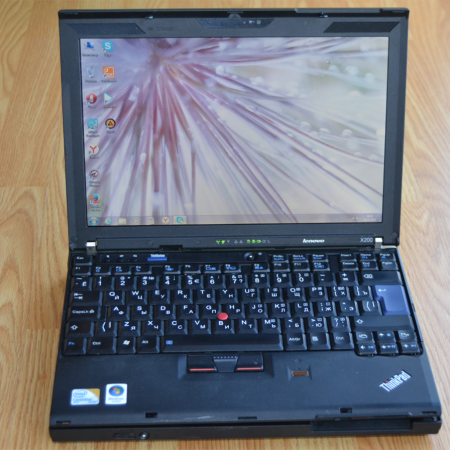 Ноутбук Lenovo ThinkPad X200 внешний вид